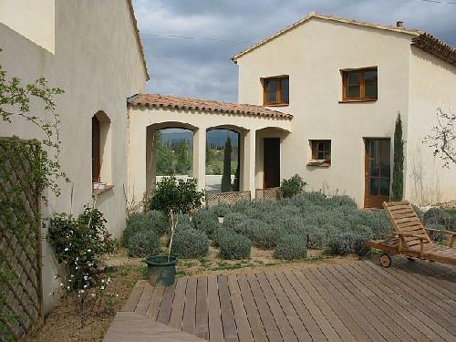 Charming villa with poolon a garden of 1 ha. at Alleins, in Provence.